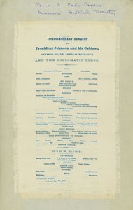 Inclusief menu en envelop voor diner ter ere van Andrew Johnson en andere functionarissen. Gedrukt op zijde